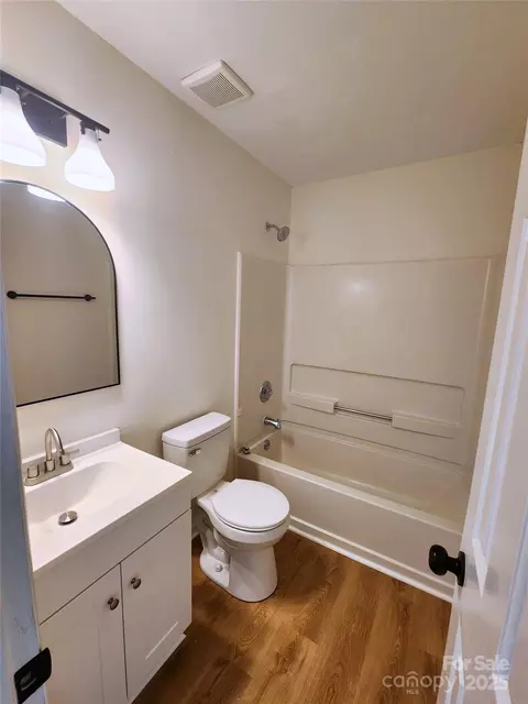 Bath - 3106 Faircroft Way, Monroe, NC 28110 photo 3 of 3