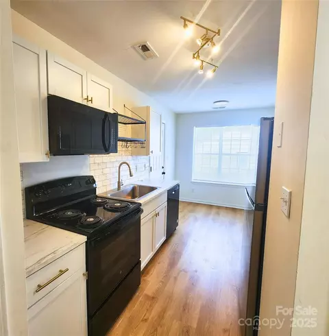 Kitchen - 3106 Faircroft Way, Monroe, NC 28110 photo 2 of 3