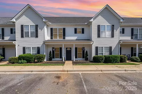 28 Ridgestone Cir, Mauldin, SC 29662