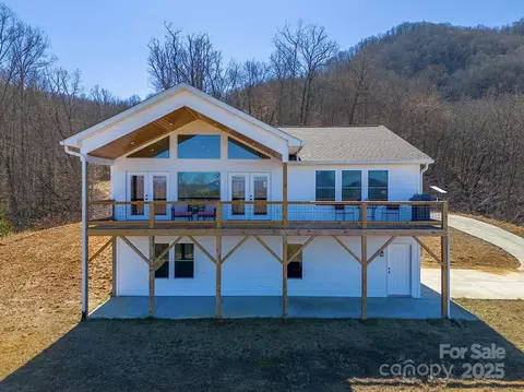 137 Enchanted Mountain Cv, Franklin, NC 28734