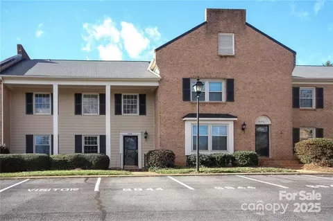 6844 Dumbarton Dr, Charlotte, NC 28210