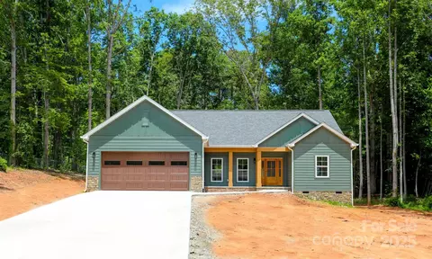 148 Oakdale Dr, Morganton, NC 28655