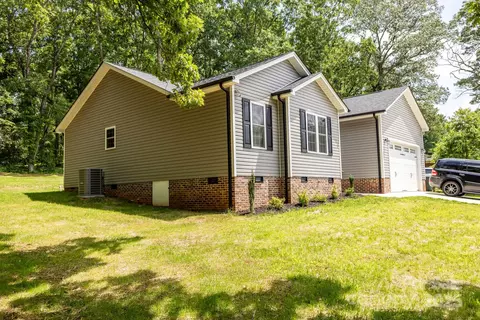 Exterior - 1005 8th Sw Ave SW, Conover, NC 28613 photo 5 of 7