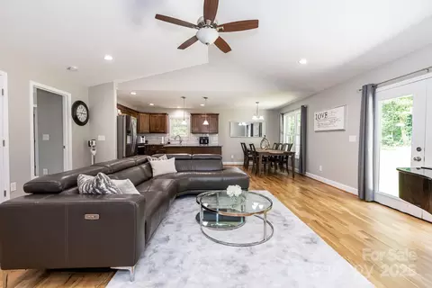 Living - 1005 8th Sw Ave SW, Conover, NC 28613 photo 1 of 5