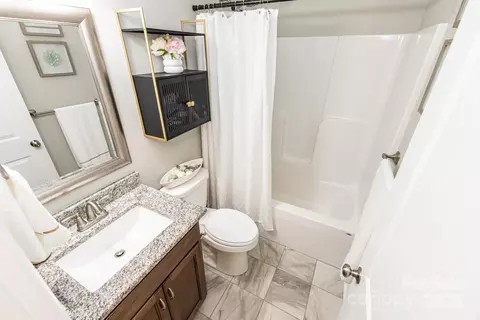 Bath - 1005 8th Sw Ave SW, Conover, NC 28613 photo 3 of 3