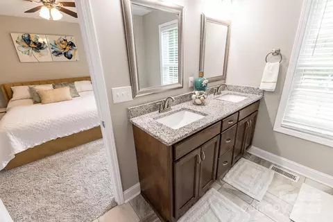 Bath - 1005 8th Sw Ave SW, Conover, NC 28613 photo 2 of 3