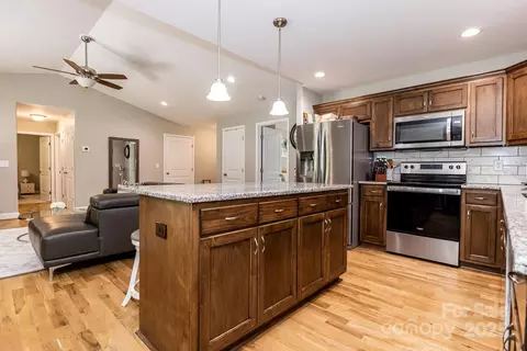 Kitchen - 1005 8th Sw Ave SW, Conover, NC 28613 photo 3 of 4