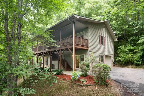 380 Allison Dr, Maggie Valley, NC 28751