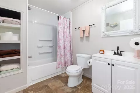 Bath - 25 Mountain View Rdg, Fairview, NC 28730 photo 2 of 3