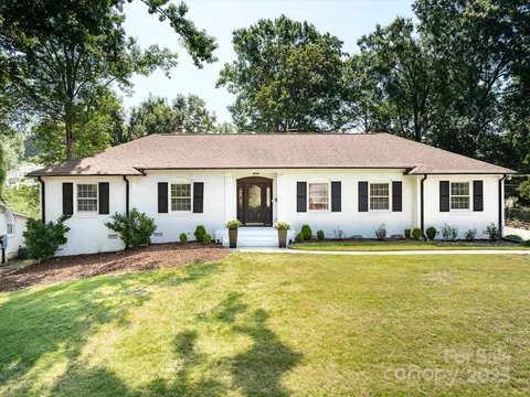 6745 Lancer Dr, Charlotte, NC 28226