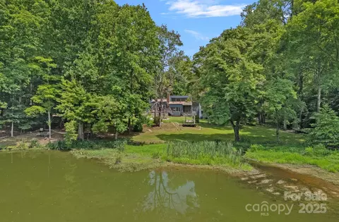 640 Lochaven Rd, Waxhaw, NC 28173