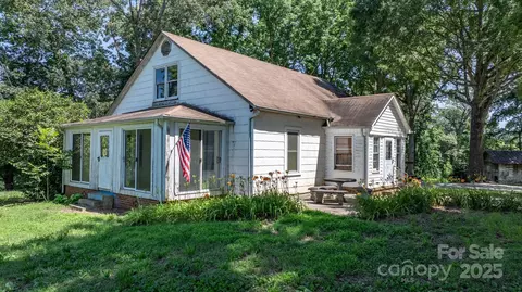 Exterior - 5560 Springs Rd, Conover, NC 28613 photo 1 of 6