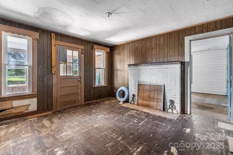Living - 5560 Springs Rd, Conover, NC 28613 photo 1 of 3