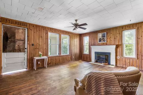 Living - 5560 Springs Rd, Conover, NC 28613 photo 3 of 3