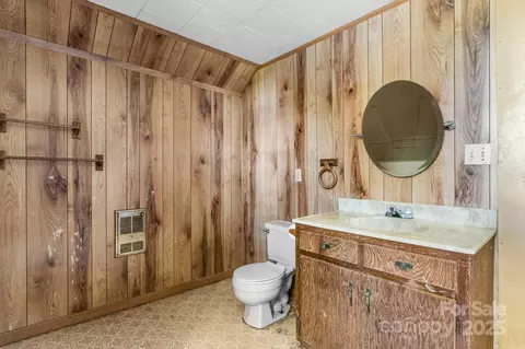 Bath - 5560 Springs Rd, Conover, NC 28613 photo 3 of 3