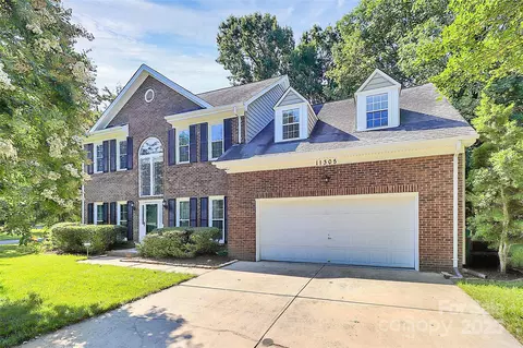 11305 Hunters Landing Dr, Charlotte, NC 28273