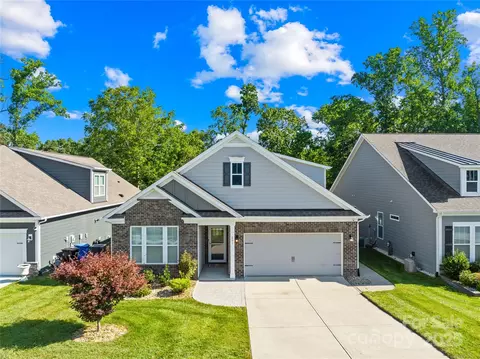 201 Hanks Bluff Dr, Mooresville, NC 28117