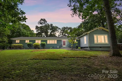 8139 Cedarbrook Dr, Charlotte, NC 28215
