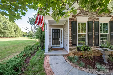 18439 Victoria Bay Dr, Cornelius, NC 28031