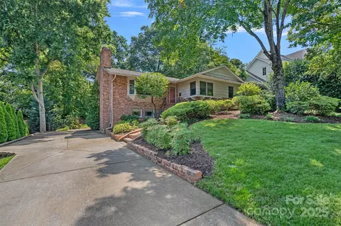 5441 Wintercrest Ln, Charlotte, NC 28209