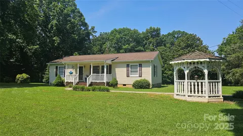 233 Hicks Rd, Statesville, NC 28625