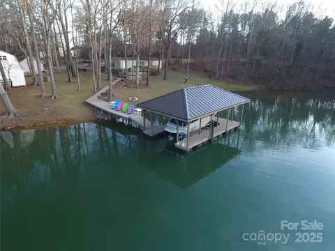 2721 Nance Cove Rd, Charlotte, NC 28214