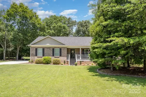 551 Sand Trap Dr, York, SC 29745