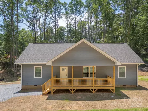19 Keene St, Hendersonville, NC 28792