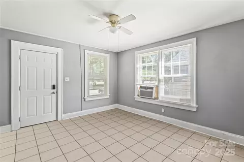 Living - 921 N Jackson St, Salisbury, NC 28144 photo 1 of 2