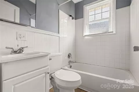 Bath - 921 N Jackson St, Salisbury, NC 28144 photo 1 of 2