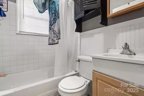 Bath - 921 N Jackson St, Salisbury, NC 28144 photo 2 of 2