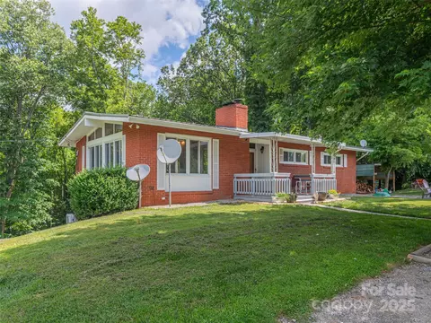 90 Hemlock Hill Hts, Canton, NC 28716