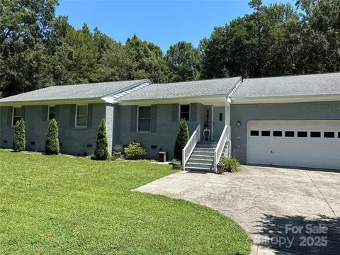 3711 Davis Dr, Charlotte, NC 28270