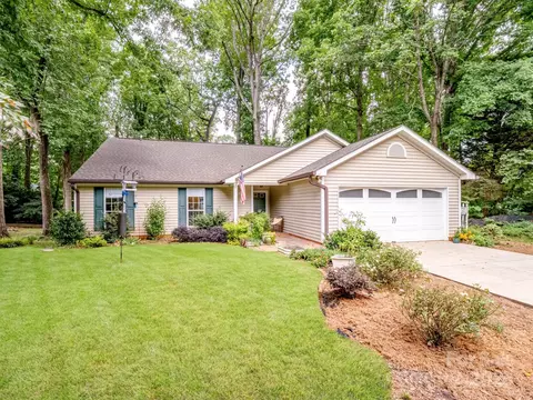 12633 Cedar Fall Dr, Huntersville, NC 28078