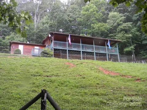 1425 Sorrells Cove Rd, Clyde, NC 28721