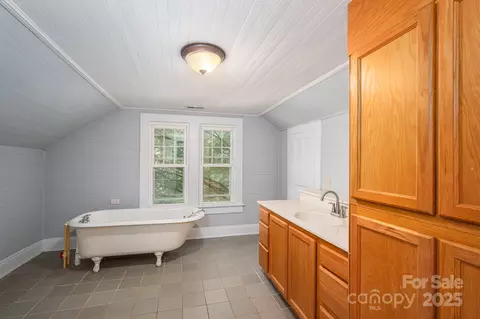 Bath - 1173 Cat Square Rd, Vale, NC 28168 photo 3 of 3