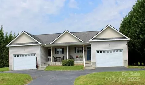 50 Duncan Rd, Flat Rock, NC 28731