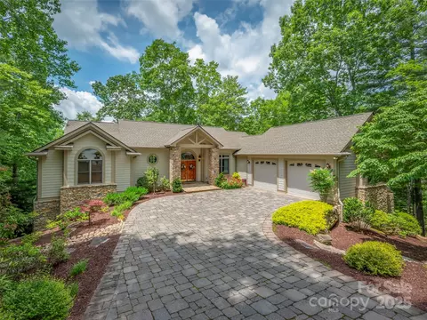 206 Tom Fazio Trce, Hendersonville, NC 28739