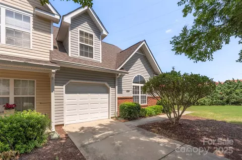 825 Rock Lake Gln, Fort Mill, SC 29715