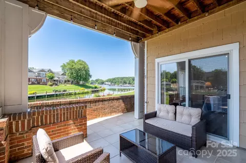 18511 Harborside Dr, Cornelius, NC 28031