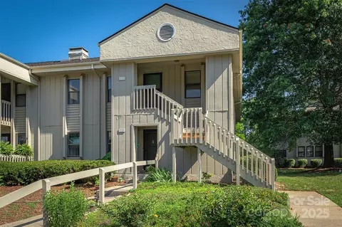 806 Abbey Cir, Asheville, NC 28805