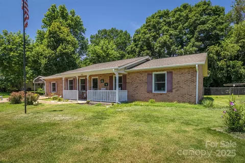2526 Ashford Dr, Newton, NC 28658