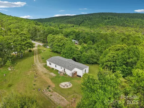 1282 Spicer Cove Rd, Hendersonville, NC 28792