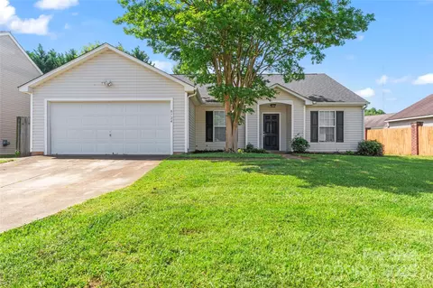 8724 Tweedsmuir Glen Ln, Charlotte, NC 28215