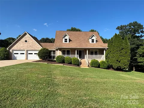 1335 33rd Avenue Ne Dr NE, Hickory, NC 28601
