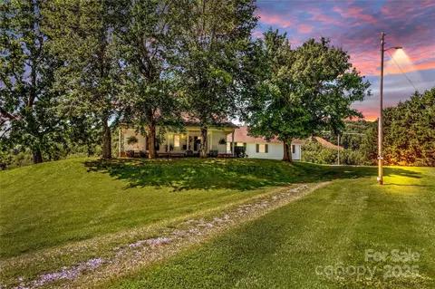 1043 Linneys Mill Rd, Union Grove, NC 28689