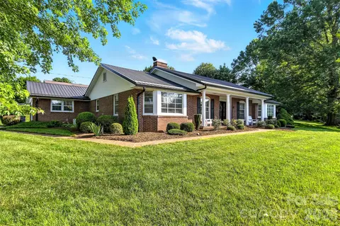 601 Pennell Ne St NE, Lenoir, NC 28645