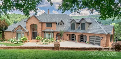 2770 Lakeview Dr, Lenoir, NC 28645