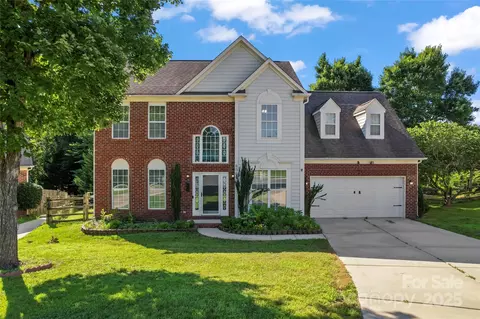 8000 Pelorus Ln, Charlotte, NC 28269