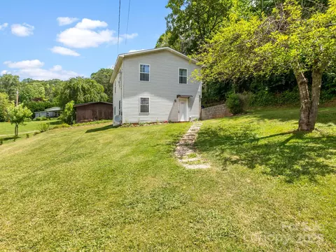 186 Wiggins Rd, Candler, NC 28715
